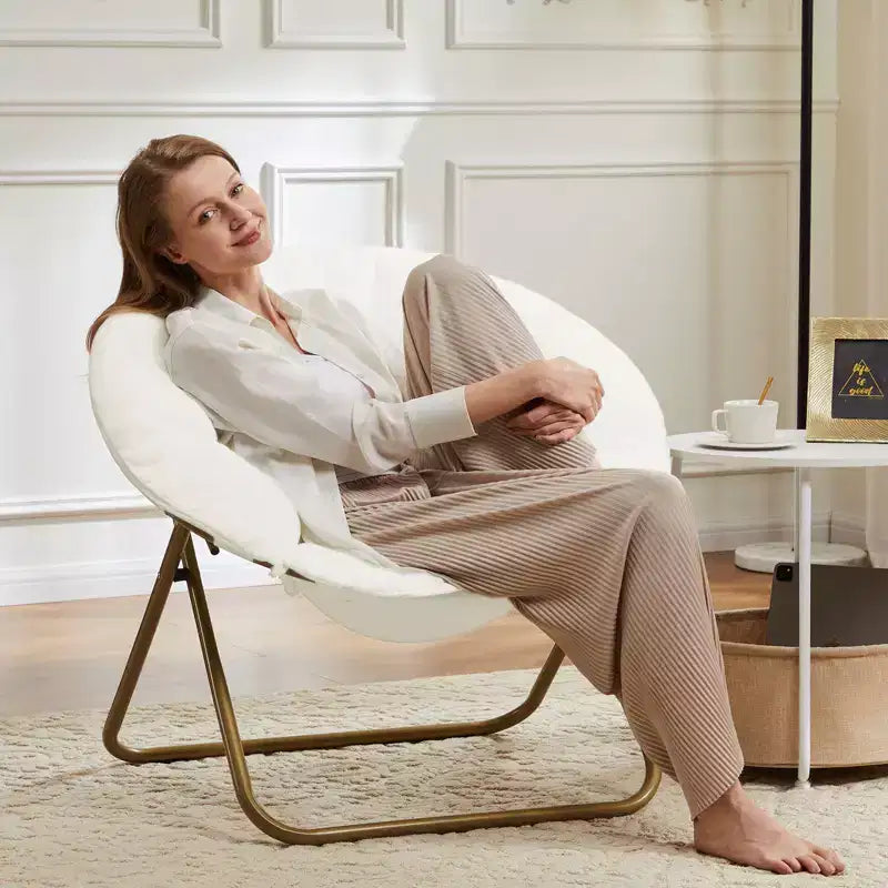 Chaise de bureau ergonomique sans accoudoirs avec hauteur et soutien lombaire réglables ; chaise de bureau pivotante et roulante.