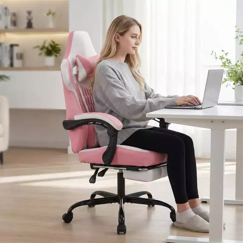 Chaise de jeu avec repose-pieds, design ergonomique à dossier haut, appui-tête et support lombaire réglables.