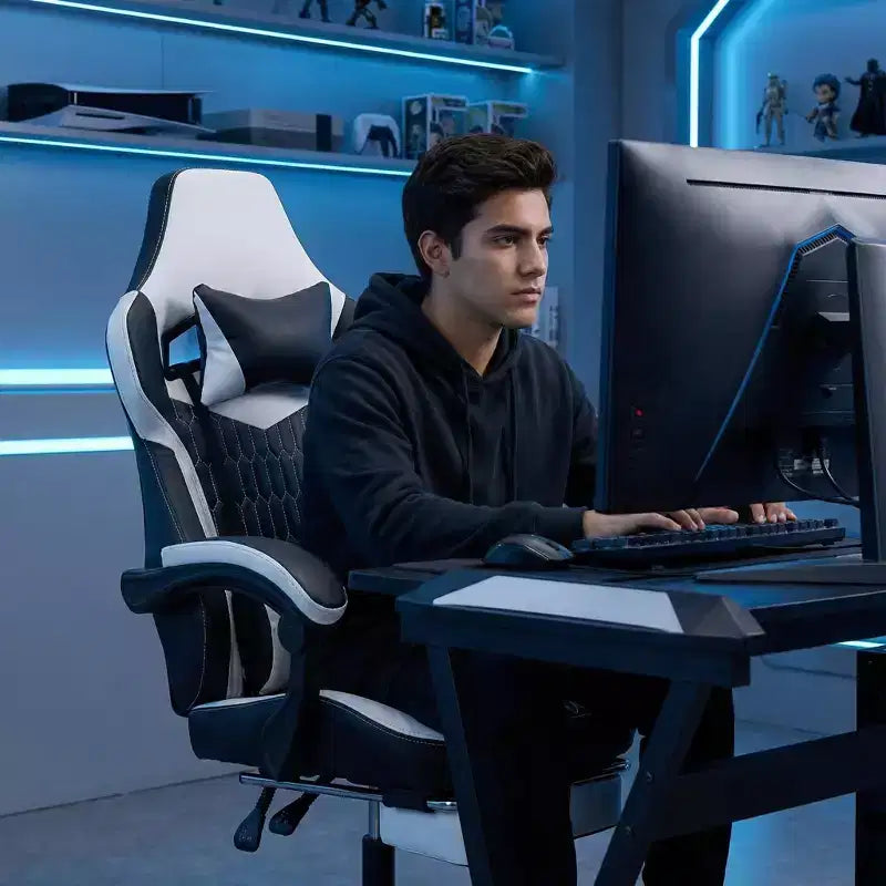 Chaise de jeu avec repose-pieds, design ergonomique à dossier haut, appui-tête et support lombaire réglables.