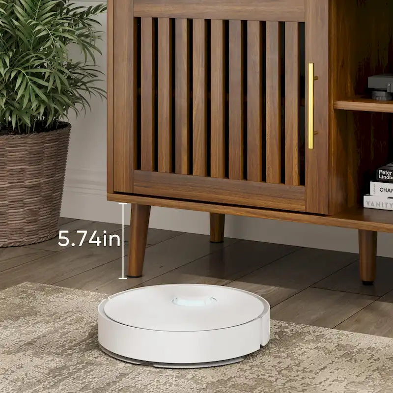 Meuble TV avec deux portes persiennes et étagères de rangement réglables.