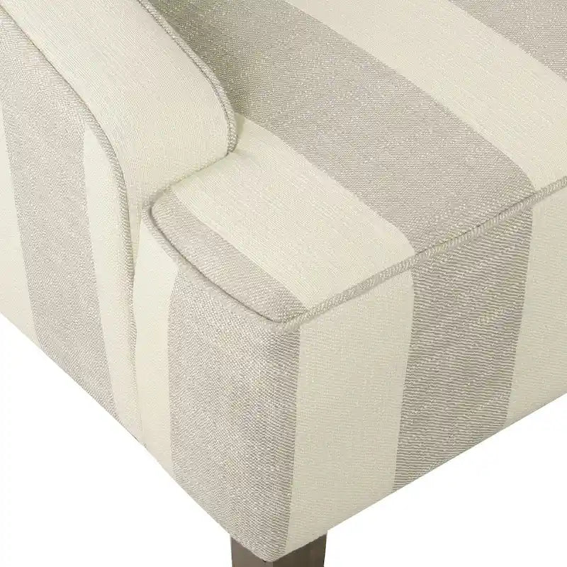 Fauteuil classique aux lignes courbes